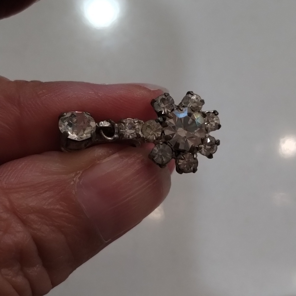 Clear Rhinestone Vintage Screw Back Earrings Flower Shape Mid Century - Picture 6 of 8
